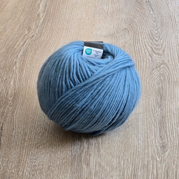 Happy Sheep 100% Wool Yarn 100g Dove Blue Worsted Weight 175 yds New With Tags - Picture 5 of 9